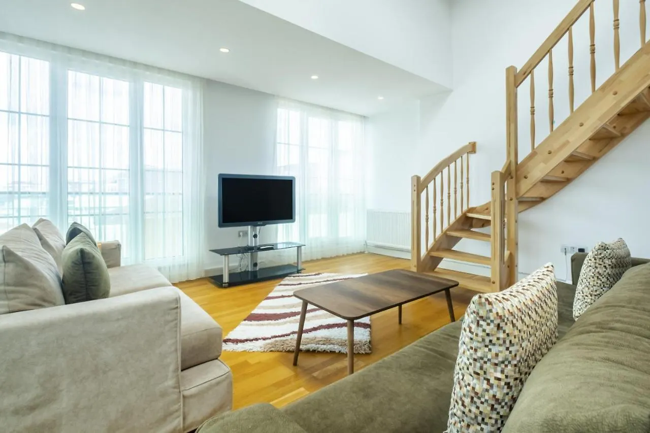 이스탄불 Chic Flat Near Public Transportation In Goztepe 아파트 0*,  터키